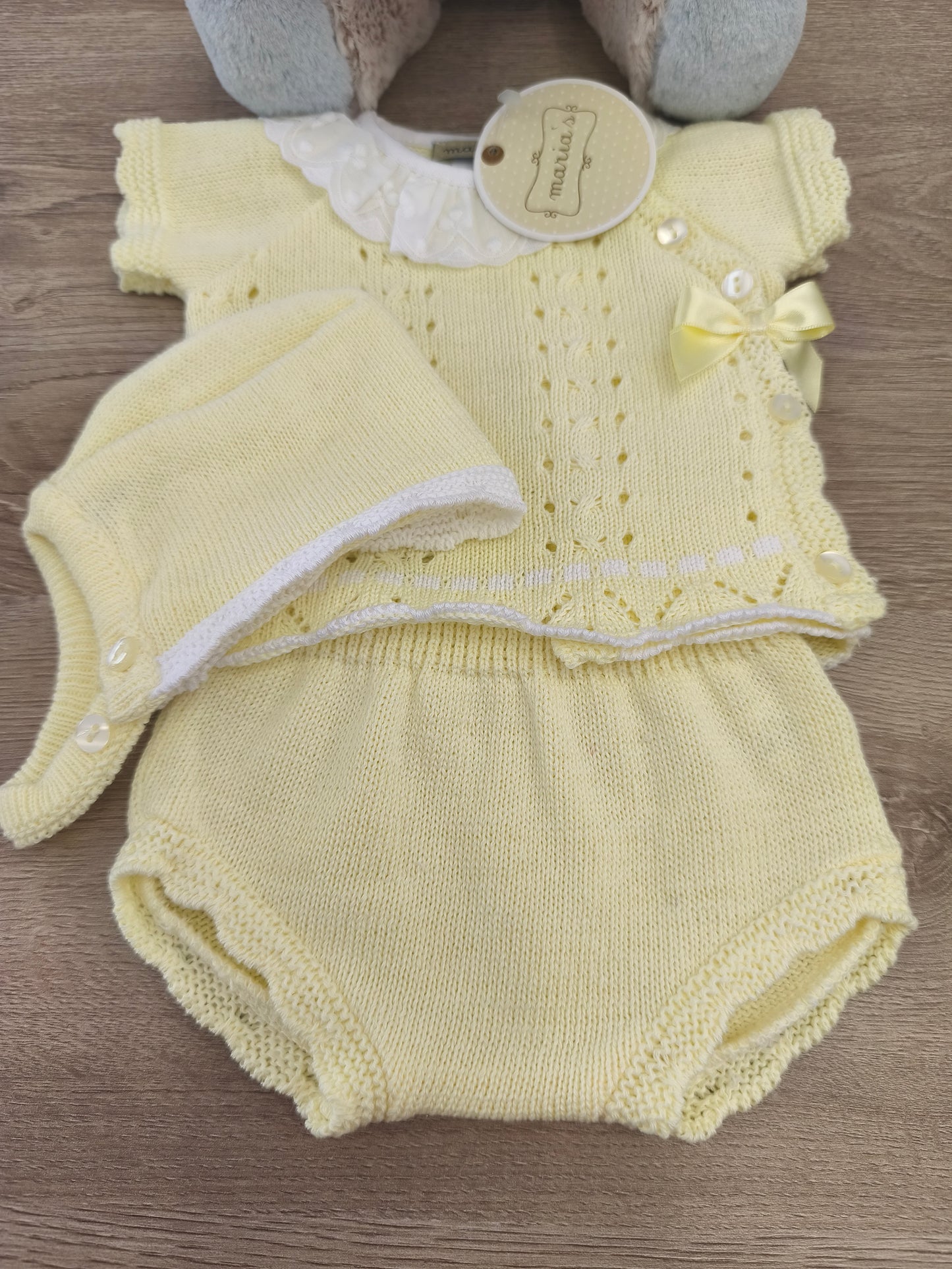 Conjunto amarillo pastel